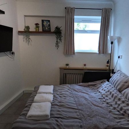 Studio Apartment In Saint Kew Exterior foto