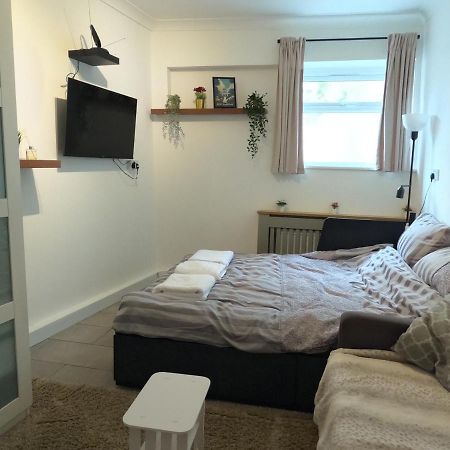Studio Apartment In Saint Kew Exterior foto